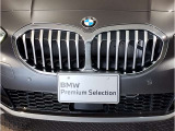BMWはダウンフォースにより、車両を安定させるため、車の底は平らな造りとなっております。BMWの走行性能に対するこだわりはこういったところにも御座います。