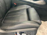 BMWの大きなシートは疲れにくく、搭乗者を包み込んでくれる安心感が御座います。
