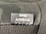 車両側方からのショックを緩和するSRSサイドエアバッグ(運転席/助手席)に加えて,SRSカーテンシールドエアバックも標準装備