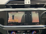 サラウンドビューカメラ装備 車両の4つのカメラから得た映像を合成し、上空から眺めているような映像をモニターに映し出します。車両周辺の歩行者や障害物などの発見に役立ちます。