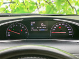 速度や燃料残量など、運転に必要な情報を一目で確認できます。見やすいデザインで、安全運転をサポートします。
