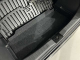 ラゲッジアンダーボックスも装備されております。荷物を載せたり、荷室が広くなりますので大型荷物も載せることができます。