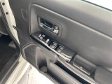 【パワーウインドウ】運転席のスイッチで、各席の窓ガラスの開閉ができます!あると便利ですよね!