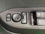 電動格納ミラー ボタン一つでドアミラーを格納できますよ!