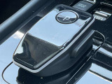 電動シフトレバーです。操作も非常に簡単ですよ。