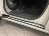 ホンダ車の低床ボディは乗りやすく、足元も広びろですよ。