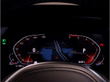 『運転』に対するBMWのこだわりはメーターパネルにも表れております。視野性の良いメーターパネルは疲労感の軽減と、運転の楽しさをもたらしてくれます。