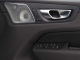 全席オートパワーウィンドウです。運転席からは全窓の操作と制御ができます。