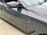 ドアミラーにはLEDウインカーが埋め込まれており、対向車からの視認性を高めております。