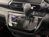 操作が簡単なシフトレバーですのでストレスなく運転が出来ますよ!
