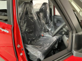 【運転席・助手席】内装ルームクリーニング済みです。しっかり綺麗にしていますので、是非、お確かめください。車に自信があるからこそ、是非一度ご来店頂き内外装も見てもらえると幸いです。