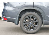 純正18インチアルミホイール、タイヤサイズ 225/55R18