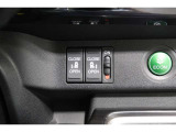 ◆◆両側電動スライドドア!!荷物で手が塞がる時など簡単にドアの開閉が出来ます!何より力いらずで開閉OK!女性やお年寄りにも優しい♪電動機能はOFFにもできますから元気なお子様の駆け出しも安心!