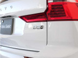 【B5 AWD】ブレーキエネルギー回生システムなど、先進の環境技術により、高い効率性も実現しています。また、高い走行安定性とトラクション性能を発揮するAWD機構を備えています。