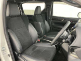 高いホールド性で運転姿勢が安定します。長距離ドライブでも疲れにくいのが魅力です。快適なドライビングライフをお送りください♪