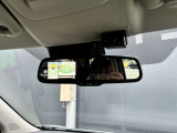 ルームミラーには、上から丸見えアラウンドビューモニターが写るので駐車が苦手な方には便利な装備になりますね♪