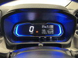 走行中でも確認しやすい大きさのメーターはデジタル表示タイプ!表示内容もシンプルです!