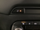 運転席、助手席には3段階で温度調節が可能なシートヒーターを装備しております。ステアリングヒーターはハンドルをじんわりと温めます♪寒い朝でも快適に運転できますよ♪