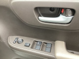 自社整備工場で点検整備をおこなってからお渡ししています。車検が残っている場合は『12ヶ月点検整備』を、車検整備付きの場合は『車検整備』をおこないます。整備費用は車両本体価格に含まれています。