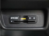 スマートインターチェンジを利用するに必須なETC車載器も付いています。あとはETCカードを差していただくだけで、煩わしい料金所でのお支払いも不要となります。