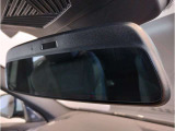 ☆BMWのルームミラーには自動防眩機能が備わっております。後続車のヘッドライトの明るさで幻惑されるのを防止☆