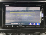 カラービジョンとガイド線で見やすい視点切替式のバックモニター。