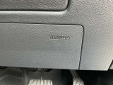 運転席用ニーエアバックを装備