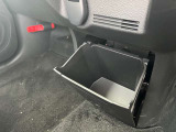 運転席 足元 収納スペース