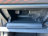 収納スペースももちろんあります。充分にあるので、車の中にあると便利なティッシュや眼鏡等、小物を収納しておくのに最適です。
