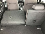 シートを倒すと大きな荷物や長い荷物などたくさん積めますよ☆