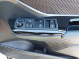 パワーウィンドウのスイッチです。運転席に居ながら窓を開け閉めのコントロールできます!