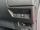 【ステアリングヒーター】寒い日はステアリングヒーターで指先から温めましょう。