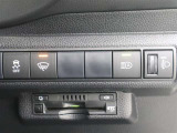 オートハイビームがついてます。走行中の負担が軽減されて運転楽々♪