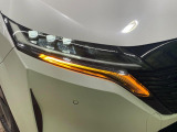 【シーケンシャルターンランプ付きLEDヘッドライト】人気の『流れるウィンカー』付きのLEDヘッドライトを装備♪高級感はもちろん、点灯時は存在感たっぷりで他車からも認識されやすく安心です。