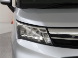LEDヘッドライトです。デザイン性がよくとても明るいので、夜間の走行や悪天候でも安心です。しかも長寿命!