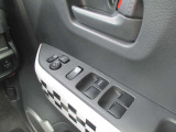 運転席ドアです。電動格納ミラー付きです。