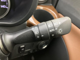 シンプルで使いやすいウインカーレバー。スムーズな操作で、安全な車内空間を演出します。