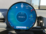 円形有機ELセンターディスプレイ、ミュージックサーバー、Bluetooth、ハンズフリーフォン付。