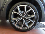 215/45R18インチ・アルミホイールになります。