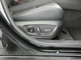 パワーシート搭載。微妙な調整が手軽にでき、最適なポジションで運転することが可能です。