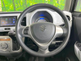 インテリアに合わせたデザインのステアリングは、運転される方のことも考え、運転しやすい形状、大きさです。是非一度、実際に触ってお確かめください。