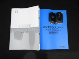 カギをバッグやポケットに入れたままでもドアロックの開閉やエンジン始動ができる『スマートキー』付き!暗くなってもキー穴を捜す必要が無くとっても便利ですから人気の装備です!