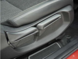 ◆シートハイトアジャスター◆運転席を上下に高さ調節ができます!運転ポジションを体格に合わせてシート調整できます。