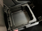 品質へのこだわり!フロアマットやシートなど車内をキレイに清掃し、ニオイや汚れなどを徹底的にクリーニングしてもらっております。室内はピカピカです☆