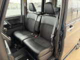 運転席からの視界が良好で、安全な運転をサポートします。広々とした空間で、ゆったりとしたドライブを楽しめます。操作性も高く、快適なドライビングを実現します。