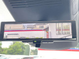 スマートルームミラー装備!車内の状況や天候や明るさに関わらず車両後方のカメラの映像をルームミラーに映し出します!