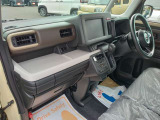 助手席前から運転席前のお写真です。