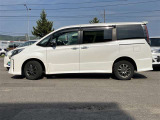 ■両側パワースライドドア付きだから、狭い駐車スペースなどでの 乗り降りラクラク!小さなお子さまのいるご家庭には嬉しい装備。
