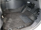 運転席フロア。ホンダ純正用品のマットがついております!