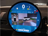 『運転』に対するBMWのこだわりはメーターパネルにも表れております。視野性の良いメーターパネルは疲労感の軽減と、運転の楽しさをもたらしてくれます。